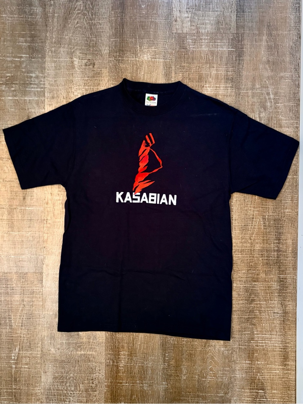 Kasabian band shirt 2000’s original vintage concert tee. Y2K British music.
